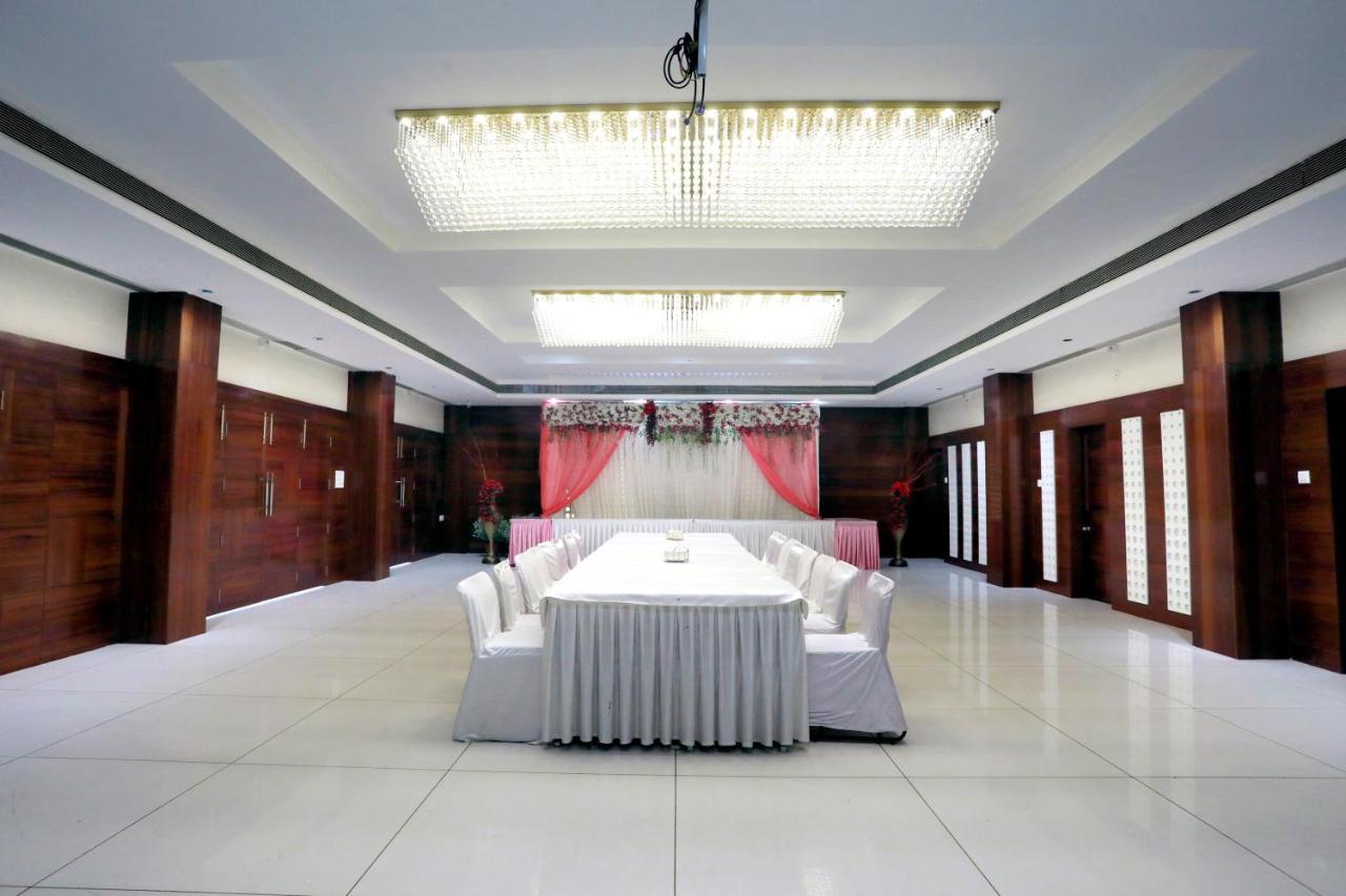 Hotel Shri Khedapati International Dewas Экстерьер фото