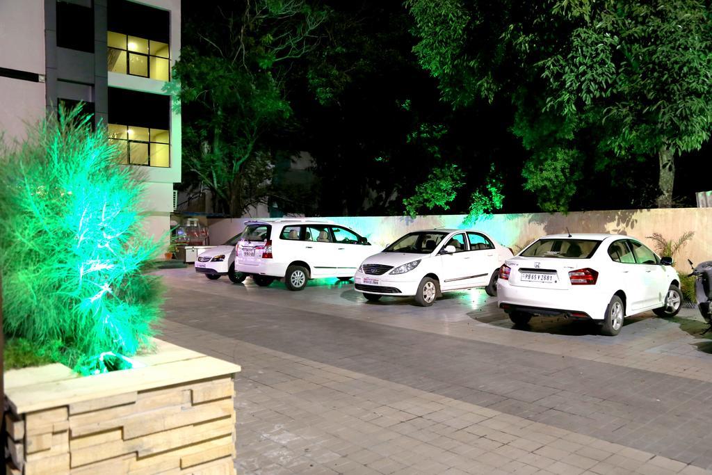 Hotel Shri Khedapati International Dewas Экстерьер фото