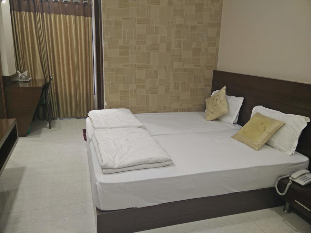 Hotel Shri Khedapati International Dewas Экстерьер фото