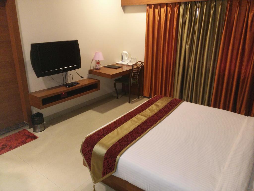 Hotel Shri Khedapati International Dewas Экстерьер фото
