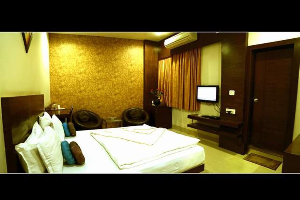 Hotel Shri Khedapati International Dewas Экстерьер фото
