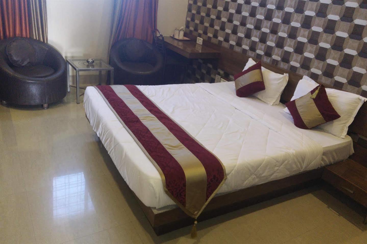 Hotel Shri Khedapati International Dewas Экстерьер фото