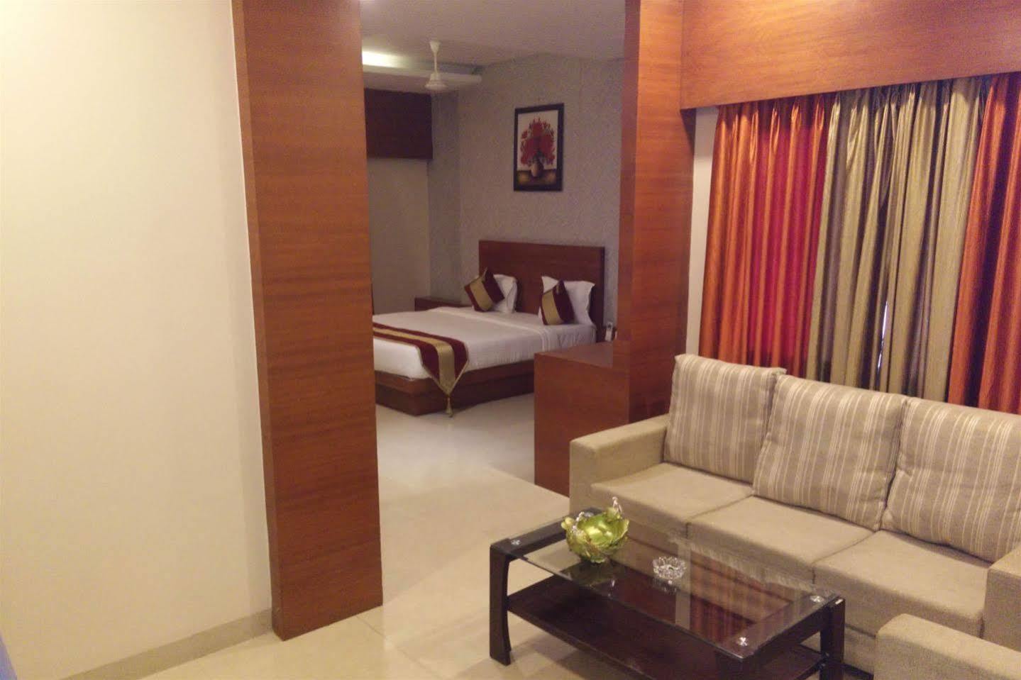 Hotel Shri Khedapati International Dewas Экстерьер фото
