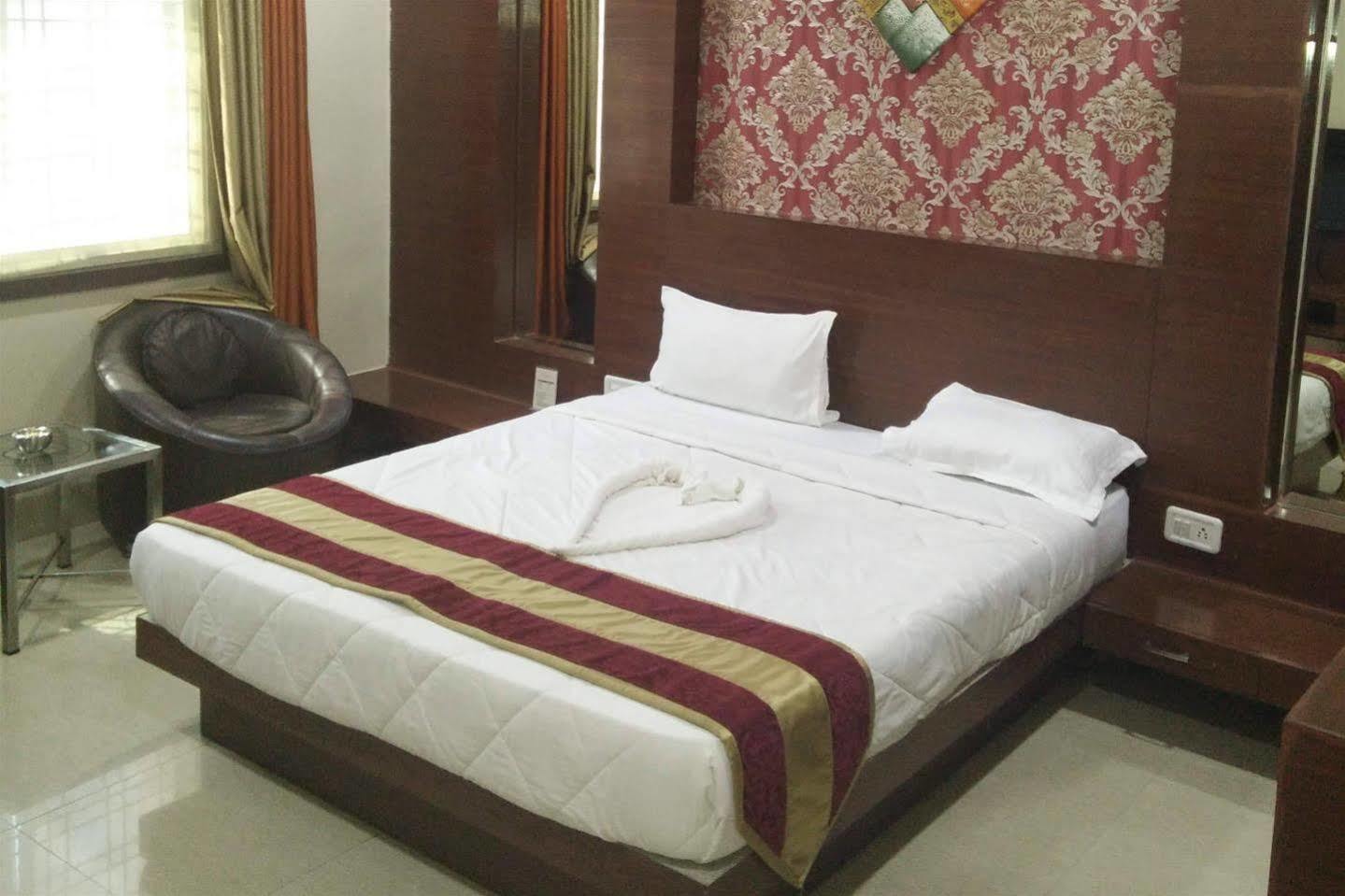 Hotel Shri Khedapati International Dewas Экстерьер фото