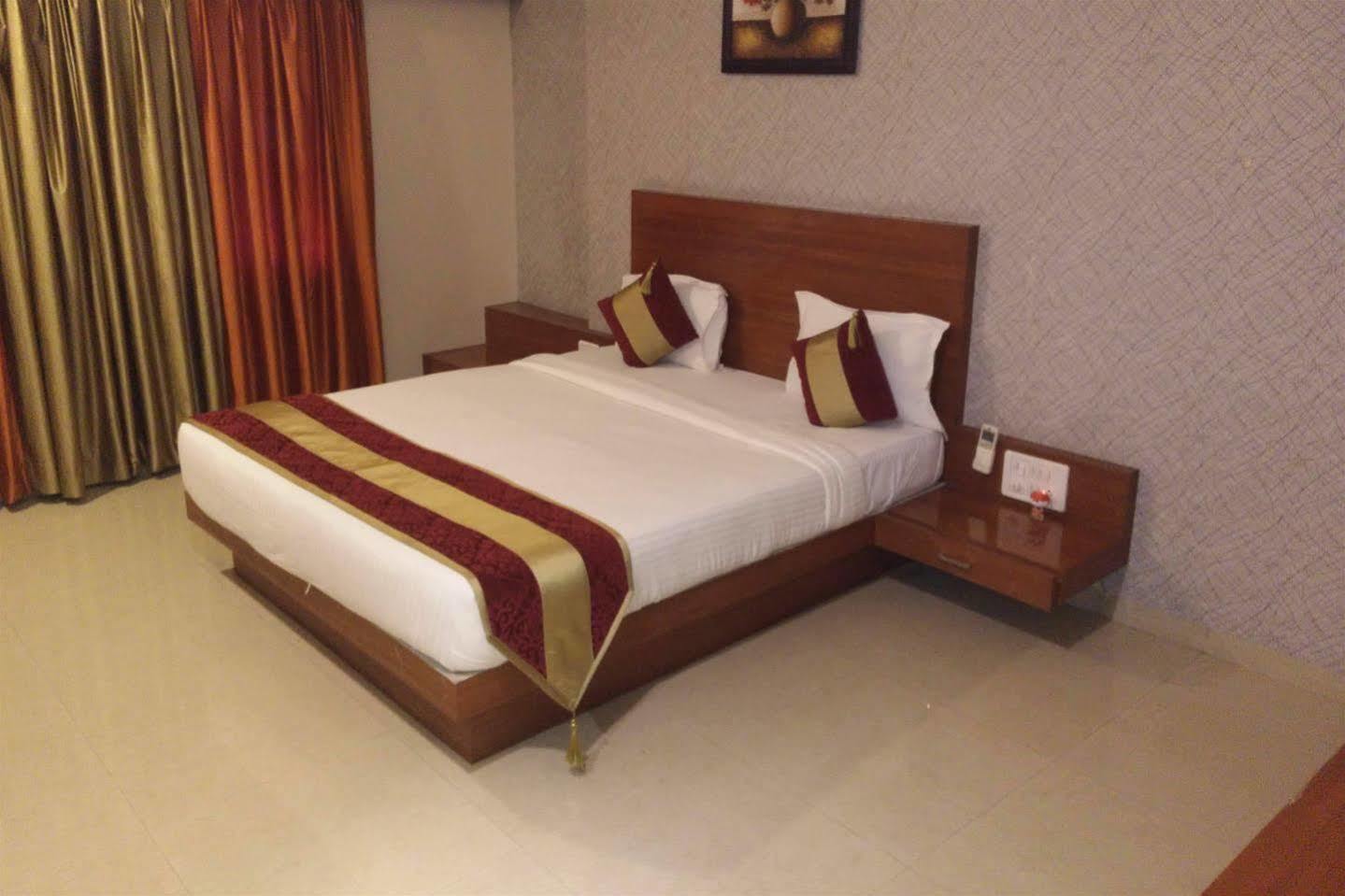 Hotel Shri Khedapati International Dewas Экстерьер фото
