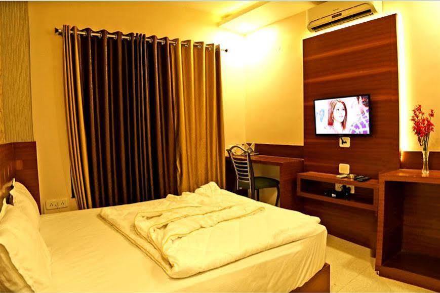 Hotel Shri Khedapati International Dewas Экстерьер фото