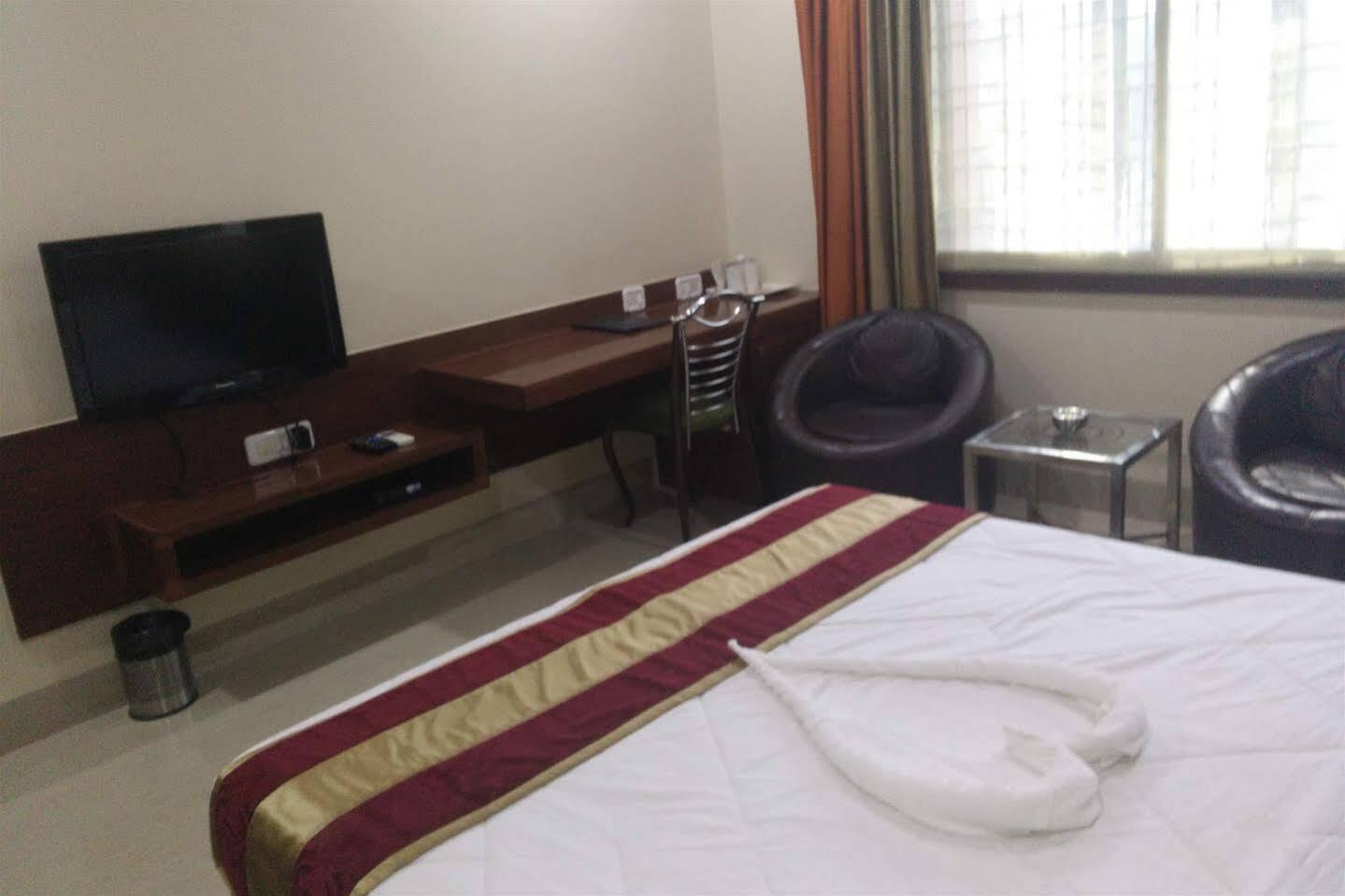 Hotel Shri Khedapati International Dewas Экстерьер фото