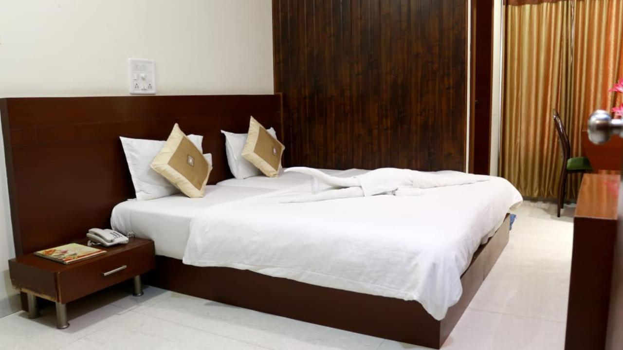 Hotel Shri Khedapati International Dewas Экстерьер фото